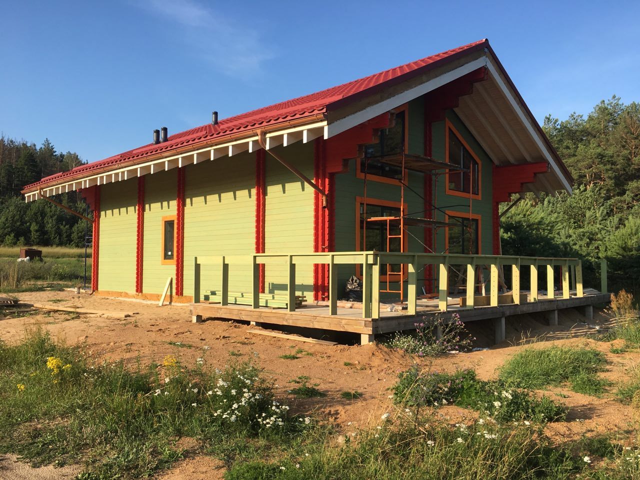 Комплекс домов окрашенных лазурью Holzwachs Lasur