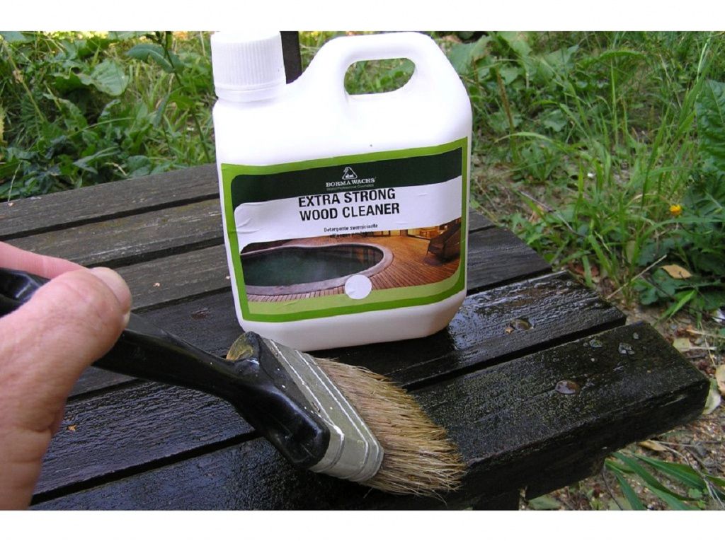 exterior_wood_cleaner_ 2.jpg